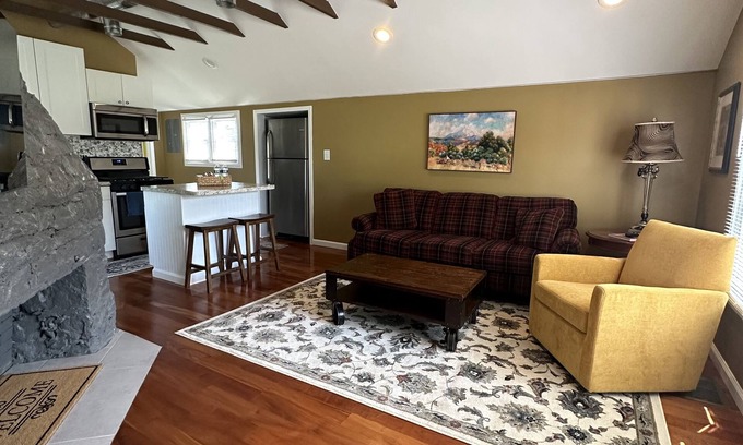 Utica Cottage | Great Cottage located in the East Utica Albany Hill area.
