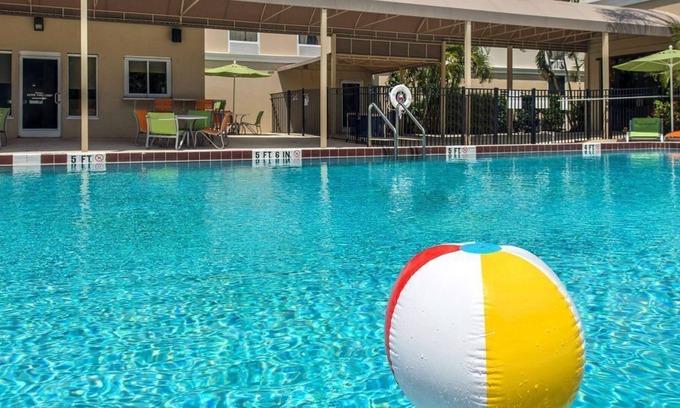 Tropic House | Great Deal! Comfy Unit for Business Travel, Event Space
