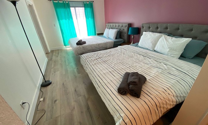 Pico - Robertson Apartment | Great Deal x8 Guests Unit with AC and WiFi in Beverly Hills