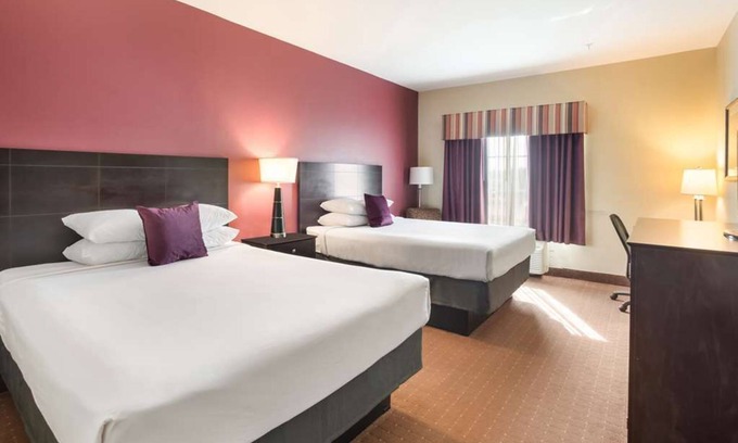 Saint Landry Hotel | Great Deals at Knights Inn Bunkie! 4 Units, Pool, Free Breakfast, Free Parking!
