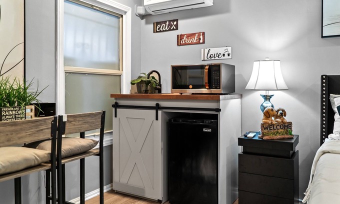 Inglewood House | Great Design & Central Location! Blocks from SOFI!