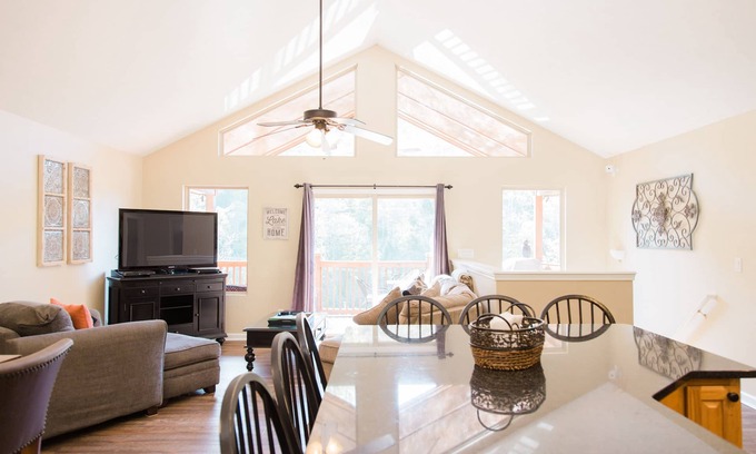 Lakeside Estates House | Great Escape is Waterfrnt, 9 bdrms, perfect for family vacations and holidays