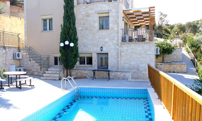 Maroulas Villa | Great Escape villas suitability for family's - very clean friendly to all . .