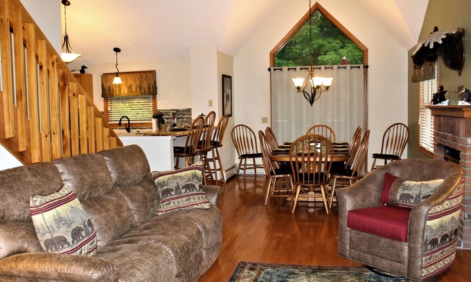 Lincoln House | GREAT FAMILY & FRIEND GAME ROOM-A/C, POOLS, HOT TUB, ALSO PROP#3482134