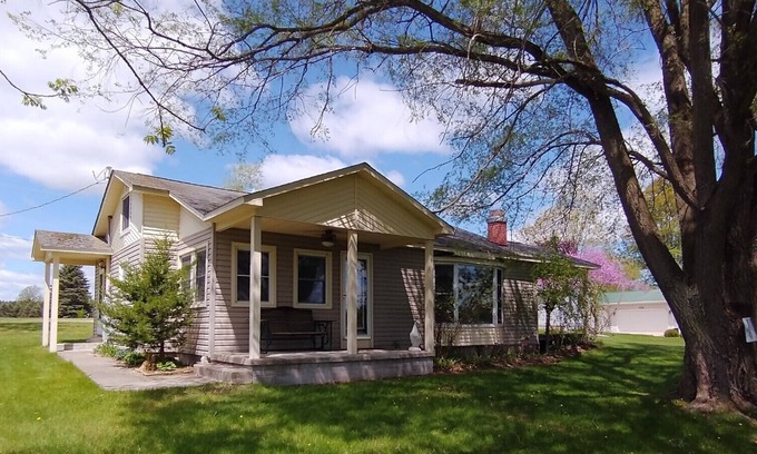 Gladwin House | Great family getaway waterfront house