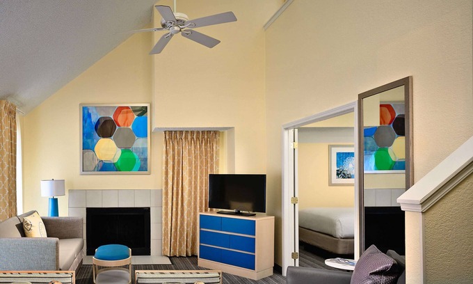 Westlake Hotel | Great Find! 2 Comfortable Units, Kitchen, Free Parking, Pool