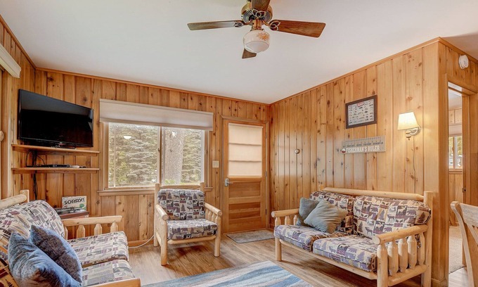 Markesan Cabin | Great Fishing! Lake Access. Arcades, Bikes,Firepit