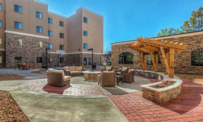 Maryland Heights Apartment | Great for Business Travelers! Studio Suite Near Edward Jones! Shared Pool + Free Breakfast!