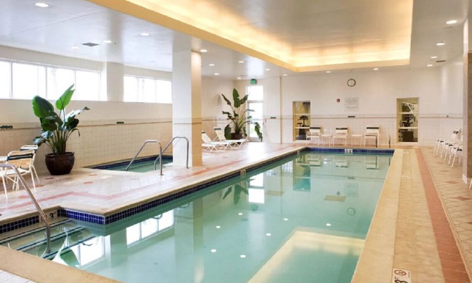 Emeryville Hotel | Great for Business Traveling! 2 Modish Units, Near Morcom Amphitheater of Roses