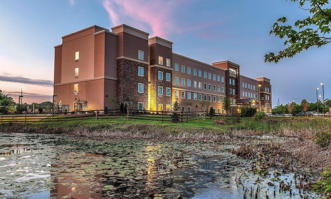 Farragut Condo | Great for Business Travelers! Free Breakfast + 24h Business Center