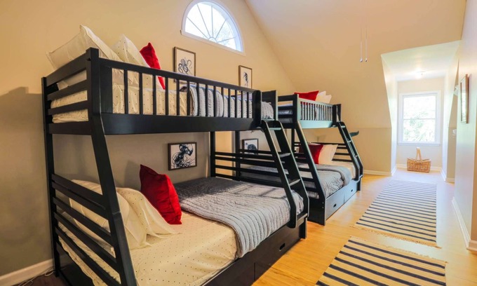 Sunset Point House | Great for Families: Huge Kids Room & Dog Friendly! 7 Min Walk to Beach! Quick Access to Downtown!