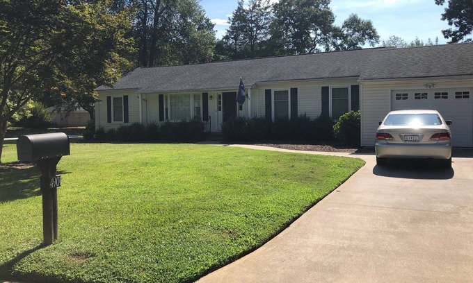 Wade Hampton House | Great For Groups and Pet Friendly