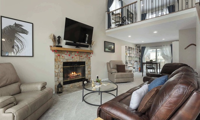 Olathe House | Great for Groups King Beds Mins from Kauffman