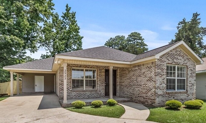 Northport House | Great Gameday or just Great Getaway- Close to everything. Northport /Tuscaloosa
