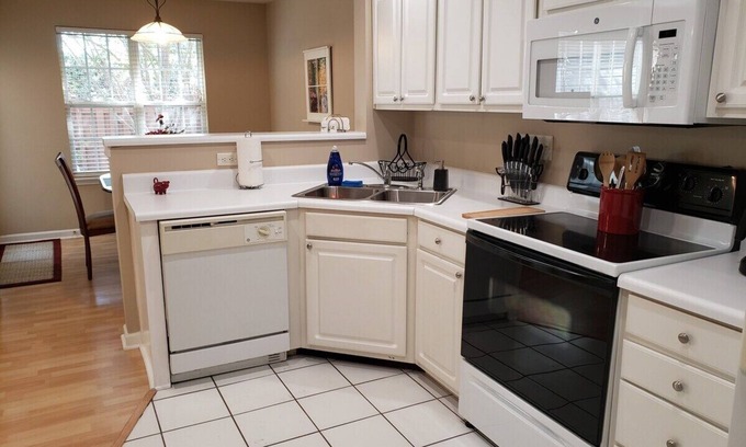 Davis Lake - Eastfield House | Great Getaway Charlotte