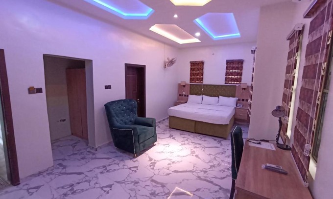 Amuwo Odofin Hotel | Great God Guest House