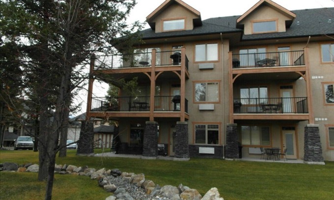East Kootenay Hotel | Great Golf Getaway - Swim Golf Or Ski 2 Bedrooms at Bighorn Meadows