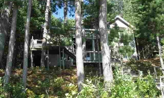 Harbor Springs House | Great Harbor Springs Lakefront Home Perfect For All Seasons