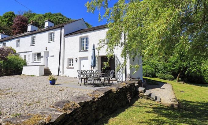 Low Newton Cottage | GREAT HARTBARROW FARM COTTAGE, pet friendly in Cartmel Fell