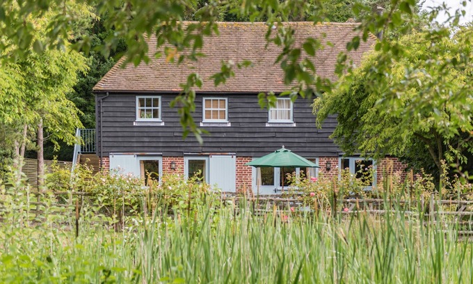 Sittingbourne Cottage | Great Higham Oast and Cottages by Bloom Stays - sleeps 18 guests in 6 bedrooms