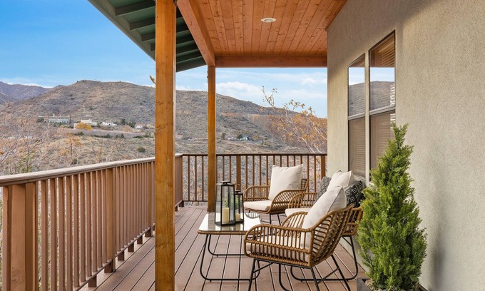 Jerome Apartment | Great Hillside Views, Full Kitchen, Near Shopping & Dining