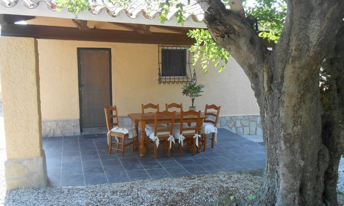 Jalon Villa | Great holiday villa with beautiful garden and swimming pool (shared) 3 villas