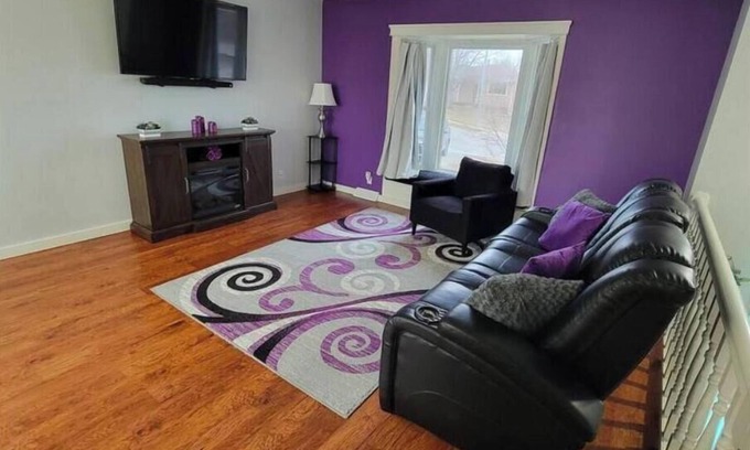 Millard House | Great Home in a Safe Neighborhood and only 8 min from the interstate!