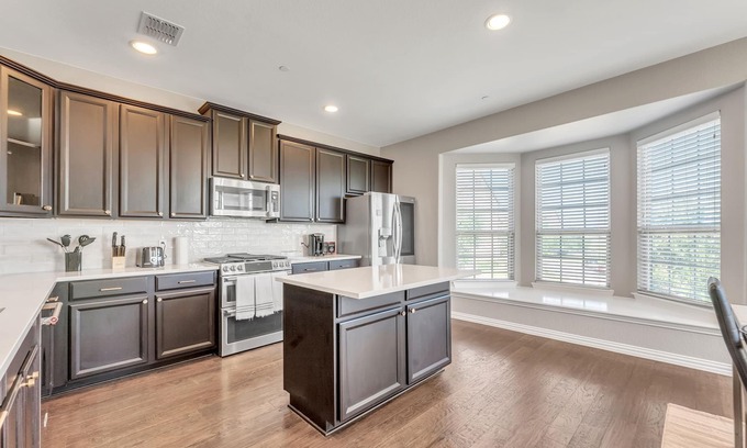 Las Colinas House | Great Home w/king/Foosball table