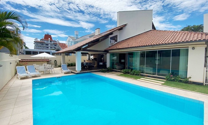 Jurere Internacional House | Great house with 06 bedrooms, pool, odd location, next to the Open!