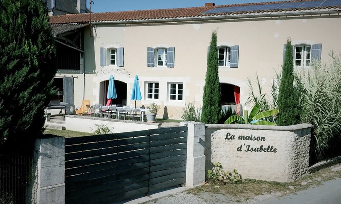Voissay House | GREAT HOUSE CHARENTAISE IN PEACE, SWIMMING POOL, 35 MIN FROM THE SEA