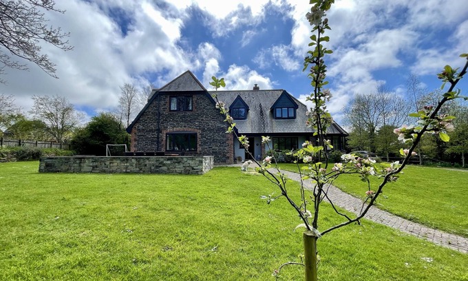 Wadebridge House | Great House nr Polzeath on golf course ideal for families