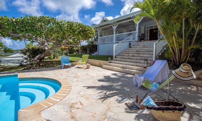Le Francois House | GREAT HOUSE WITH LARGE SWIMMING POOL AND GARDEN