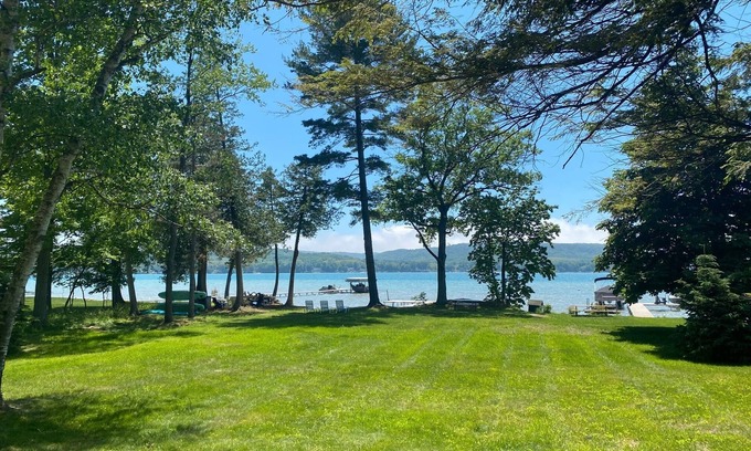 Empire House | Great Lake House for the Family!