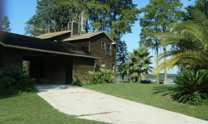 Hampton Apartment | Great Lake House for Water sports & Fishing