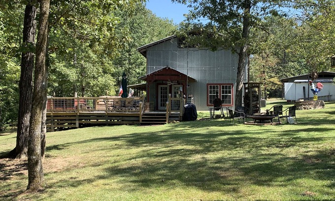 Broaddus House | Great location for fisherman