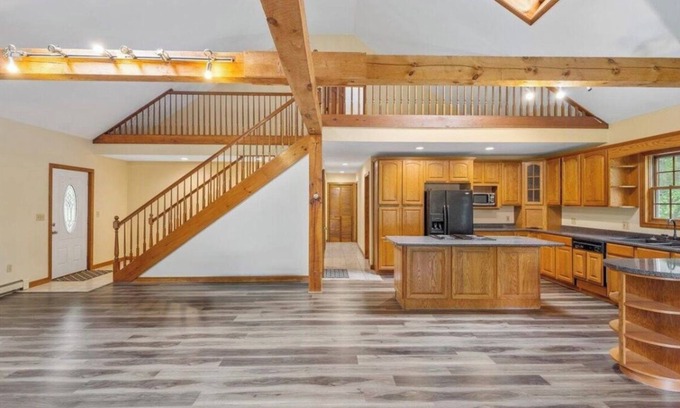 South Berwick House | Great location! 3 Bedroom home for rent!