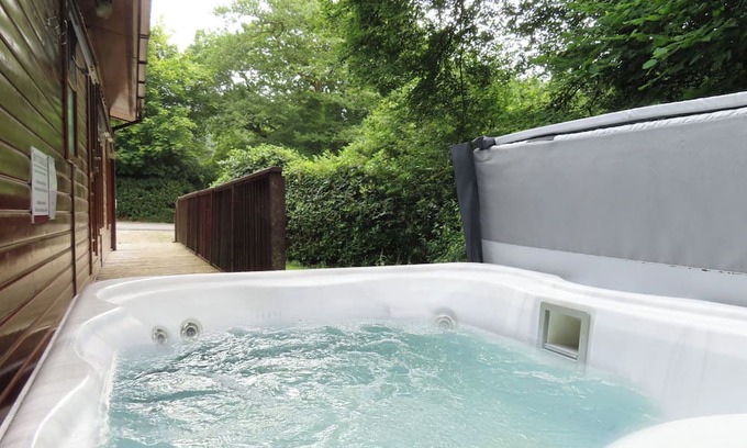 Narberth Ski Chalet | Great location and well-equipped lodge set in mature and beautiful gardens.