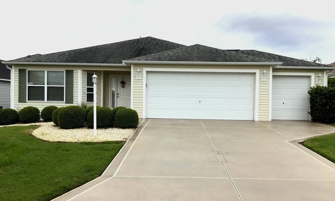 Fernandina House | GREAT LOCATION! Beautiful 3 Bdrm 2 Bath w/ GAS GOLF CART
