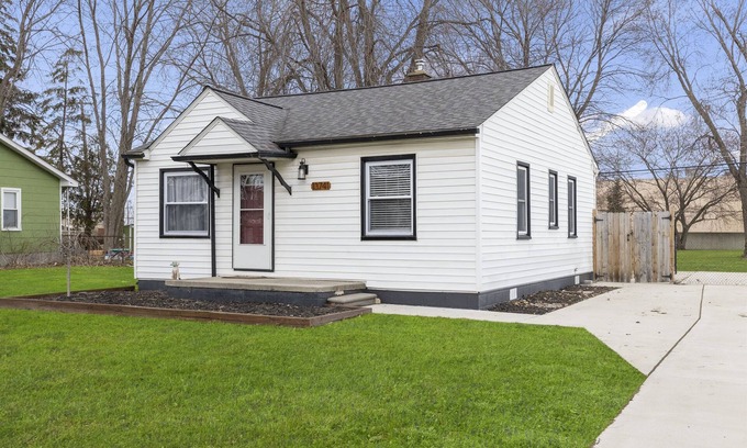Warren House | Great Location! Cozy Home with Huge Backyard