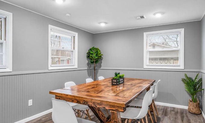 Fort Wayne House | Great Location Entire Home 3BR Fully Stocked Kitchen 70in Roku TV King & Queen Beds Fast Wifi