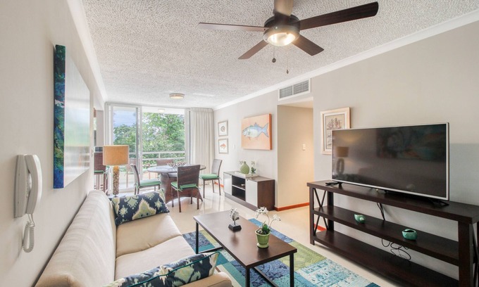 Barrio Santa Lucia Apartment | Great location, gated condo in Costa Linda Jacó w/a shared pool & full kitchen