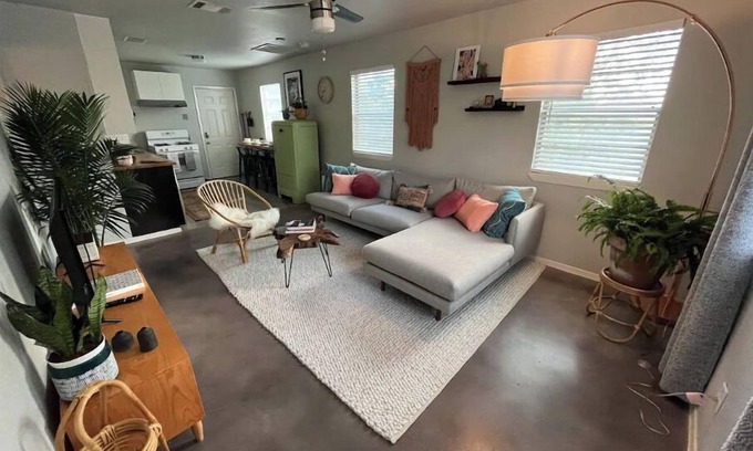 Foster Heights House | GREAT LOCATION! HIP EAST AUSTIN NEIGHBORHOOD! MINUTES FROM DOWNTOWN!