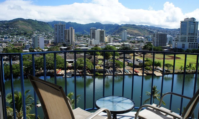 McCully - Moiliili Condo | Great Location in Waikiki! Views of mountains, city, and ocean!