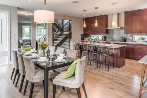 Edgehill House | Great Location, Large Home - Roof Deck, Walk to Ni