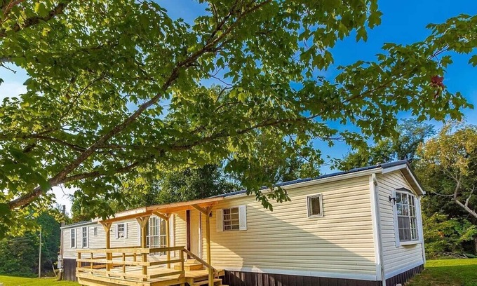 Blue Creek House | Great Location near Shawnee!