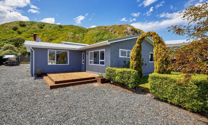 South Bay House | Great Location! Relax & Unwind in Southbay