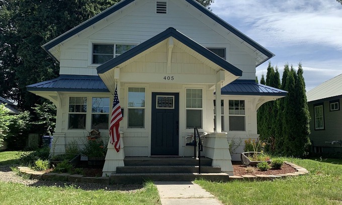 Sandpoint House | Great Location, relax by Sandpoint City Beach Park or shop downtown