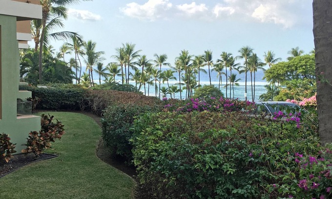 Kahaluu Bay Condo | Great Location - Snorkel, Surf & Sunsets!