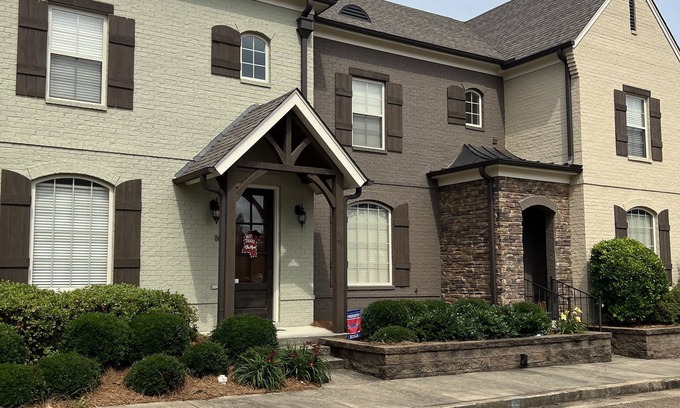 Oxford Condo | Great Location! Spacious condo1 mile to the Campus and short drive to the square