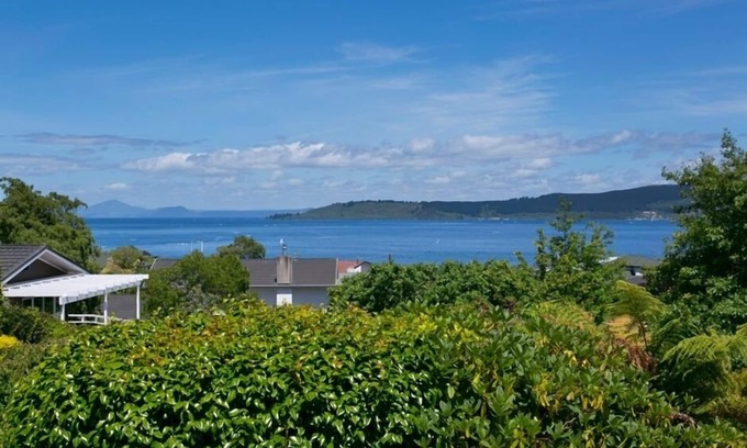 Waipahihi House | Great location,Thermal plunge pool, Free WIFI
